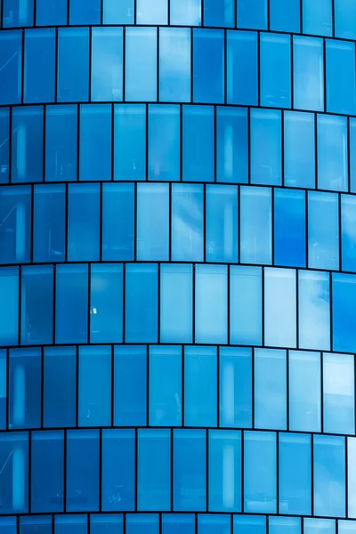 Fachada de un edificio de oficinas — Foto de Stock