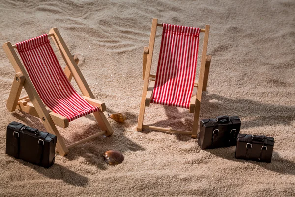 Deck chair on the sandy beach — Stock Photo, Image