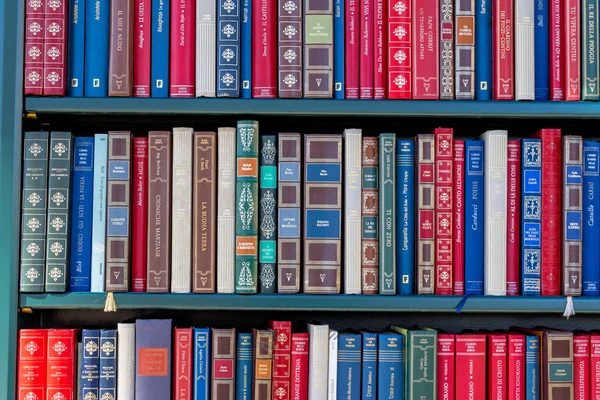 Books in a library — Stock Photo, Image