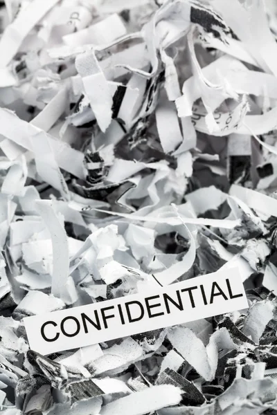Papel desfiado confidencial — Fotografia de Stock