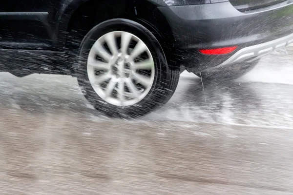 Auto's in de regen — Stockfoto