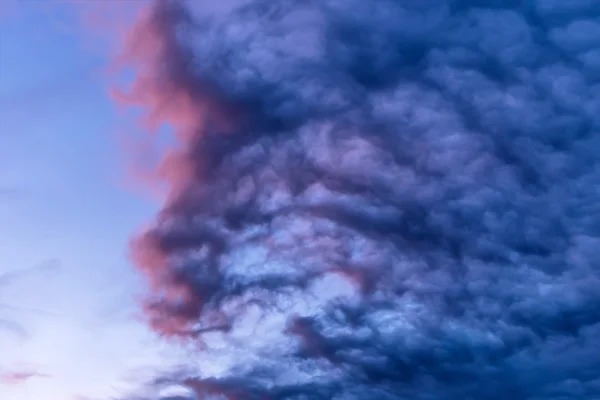 Blauwe wolken in de hemel — Stockfoto