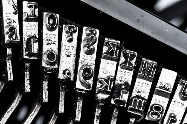 Tipos de máquinas de escrever antigas — Fotografia de Stock