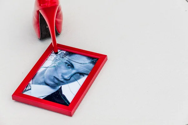 Picture frames and stiletto — Stock Photo, Image