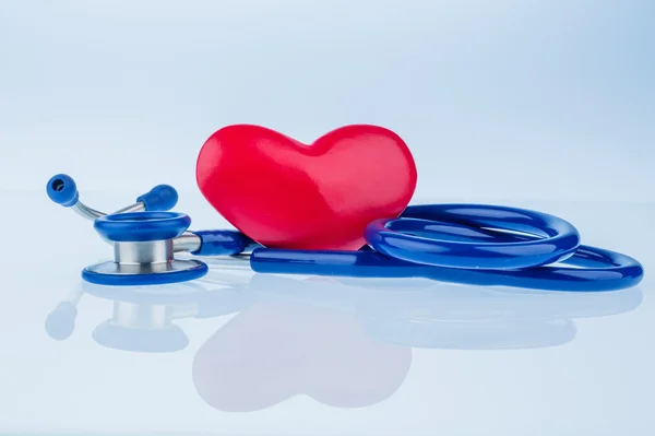 Heart and stethoscope — Stock Photo, Image