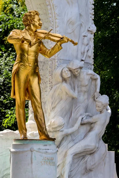 Austria, Viena, johann strauss monumento —  Fotos de Stock