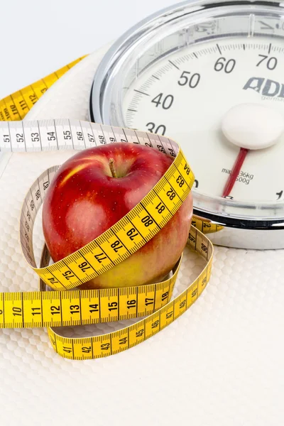 Manzana está en equilibrio —  Fotos de Stock