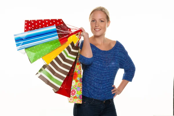 Mulher com sacos de compras durante as compras — Fotografia de Stock