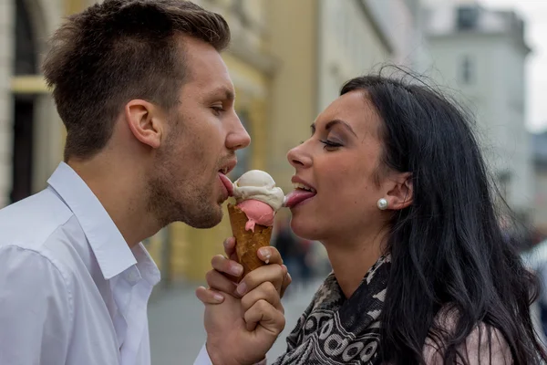 Eat couple having ice — Stock Photo, Image