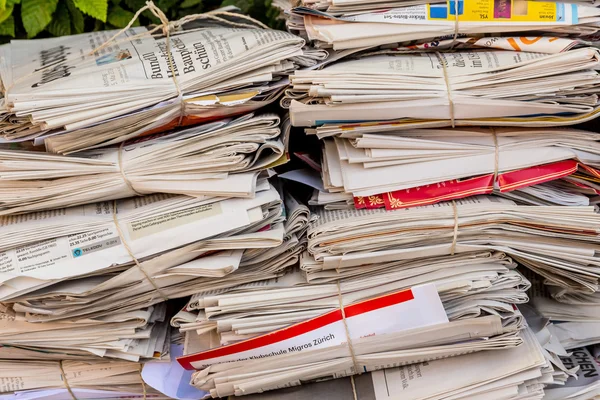 Impilare carta. vecchi giornali — Foto Stock