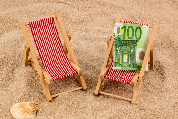 Beach chair with euro bill — Stock Photo, Image