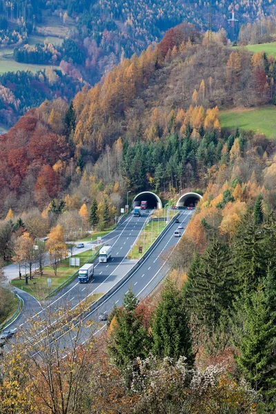 Dálnice s tunelem — Stock fotografie
