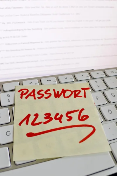 Note on computer keyboard: password 123456 — Stock Photo, Image