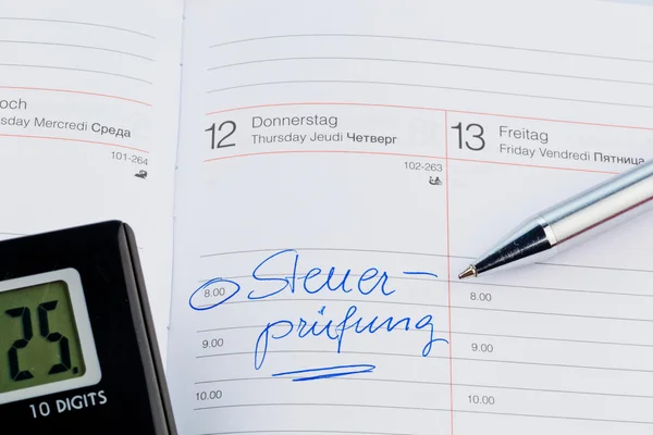 Eintrag im Kalender: Steuerprüfung — Stockfoto