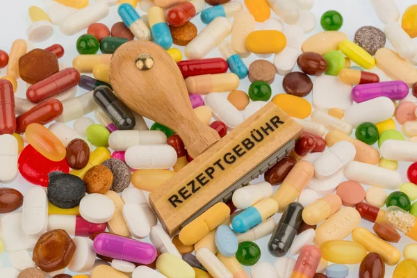 Stempel op de kleurrijke pillen — Stockfoto