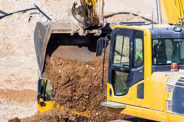 土工の工事現場の掘削機 — ストック写真