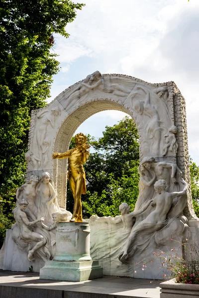 Austria, vienna, monumen johann strauss — Stok Foto