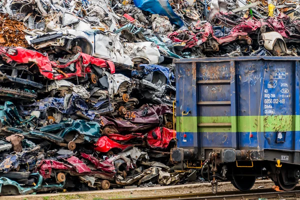 Carros foram desmantelados — Fotografia de Stock