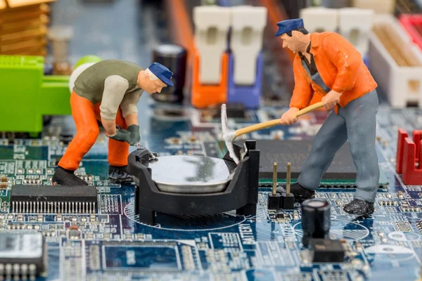 Computadores e trabalhadores da construção civil — Fotografia de Stock