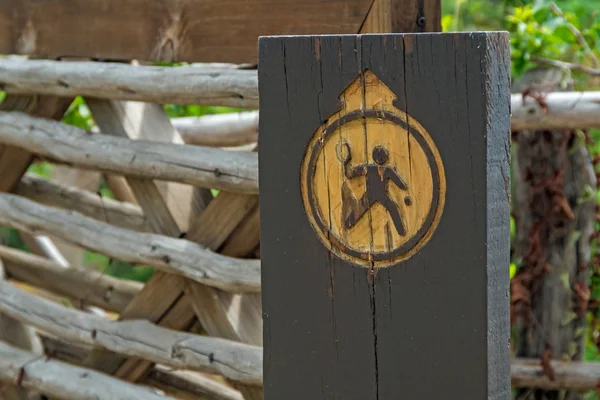 Placa de madeira para campo de ténis rural — Fotografia de Stock