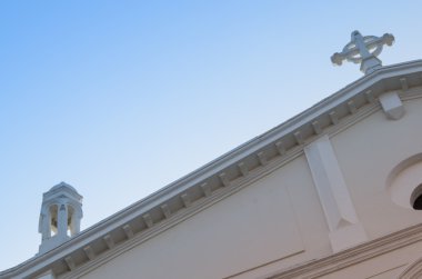 Latin haç ile kilise çatısı, açı görünümü