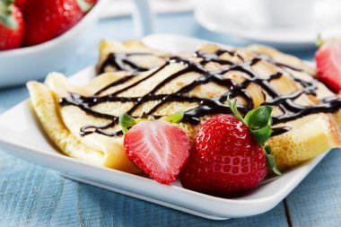 çilek ve çikolata kahvaltı ile Pancakes