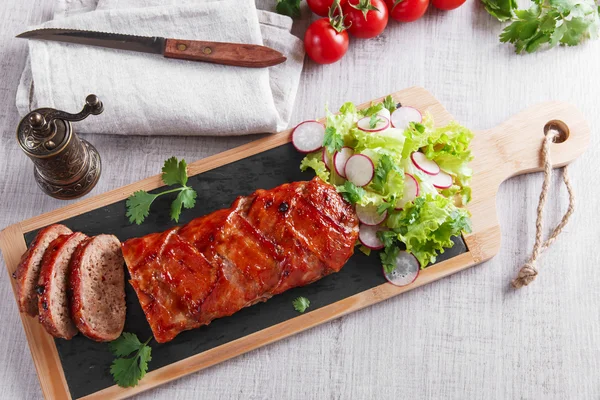 Sekaná pečená slanina, salát — Stock fotografie