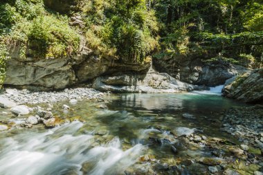 dağ nehir rapids Caucasus mavi su yeşil orman