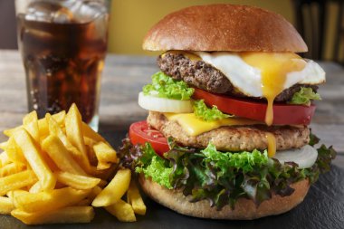 hamburger eti pirzola yumurta peynir kızartması