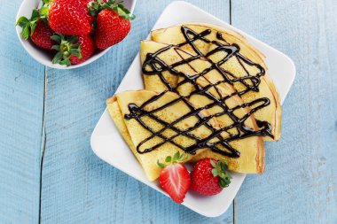 çilek ve çikolata kahvaltı ile Pancakes