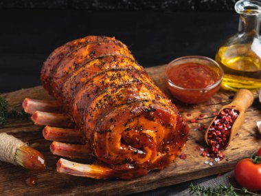 Köfte, domuz eti, kuzu, kırmızı salamura, etli börek, baharat, yakın plan.