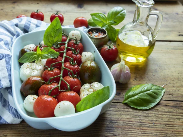 Fresh Vegetable Tomato Basil Mozzarella Cheese Baking Oven Ceramic Dishes — Stock Photo, Image