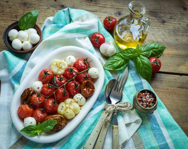 Salad Baked Tomato Basil Garlic Mozzarella Cheese Ceramic Dishes Cooking — Stock Photo, Image