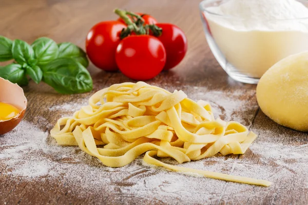 Tagliatelle fatte in casa a fette — Foto Stock