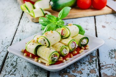 Kabak beyaz peynir ile rulo