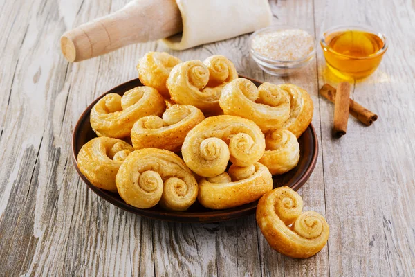 Curls puff pastry — Stock Photo, Image