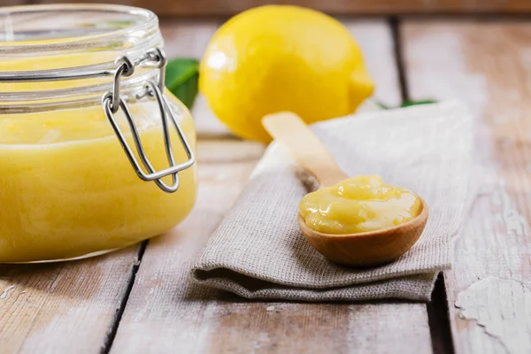 Kurde citronově žluté sladká omáčka — Stock fotografie