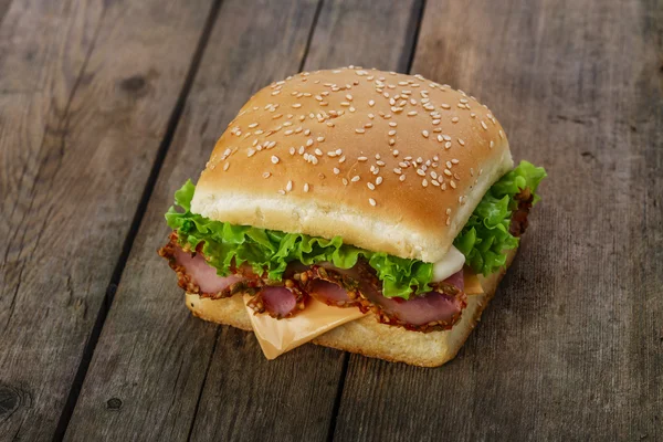 Kwadrat kanapkę z szynką i serem — Zdjęcie stockowe