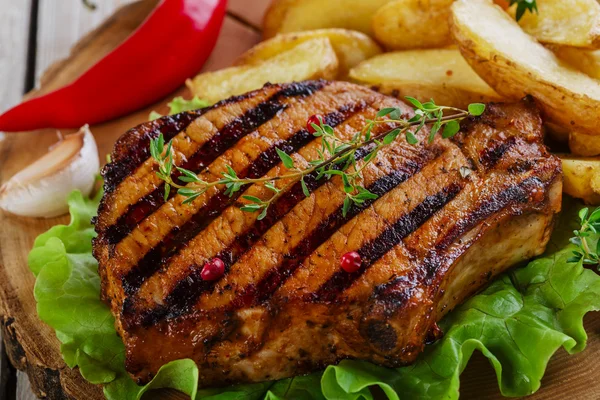 Grilled steak on the bone with potatoes — Stock Photo, Image