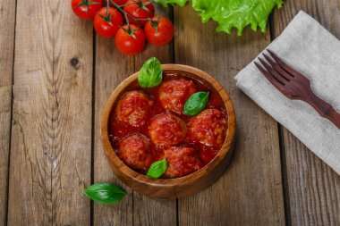 Domates soslu köfte.