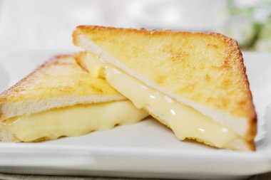 Mozzarella tost ızgara sandviç