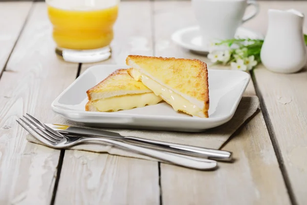 Grillad smörgås med mozzarella toast — Stockfoto