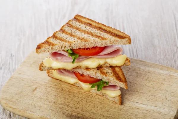 Toast sandwich grilled ham with cheese and tomatoes — Stock Photo, Image
