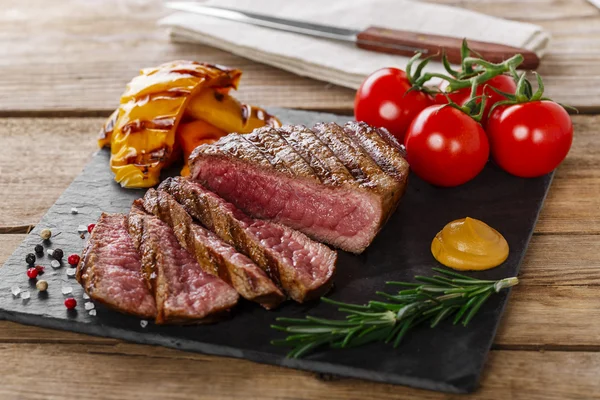 Grilled beef steak rare sliced with vegetables — Stock Photo, Image