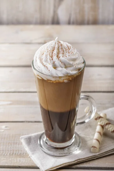우유와 아이스크림 유리에 아이스 커피 — 스톡 사진