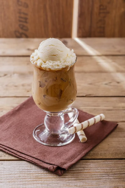 Café helado con leche y helado — Foto de Stock