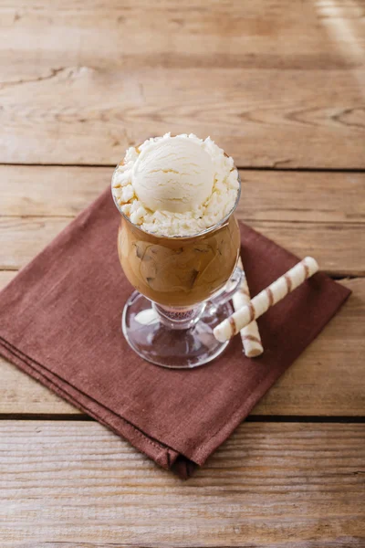 Café helado con leche y helado — Foto de Stock