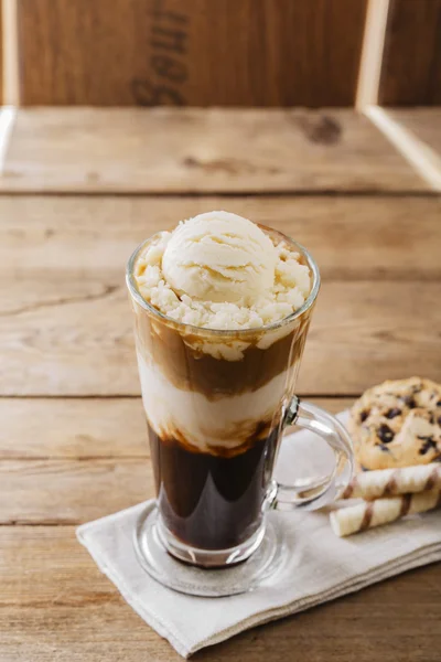 Café helado con leche y helado — Foto de Stock