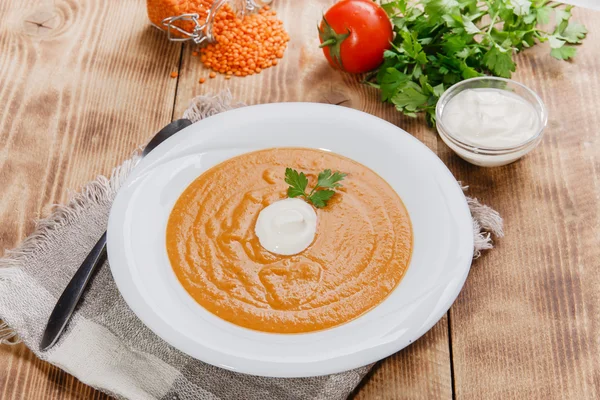 Soup of mashed orange lentils on a wooden surface — Zdjęcie stockowe