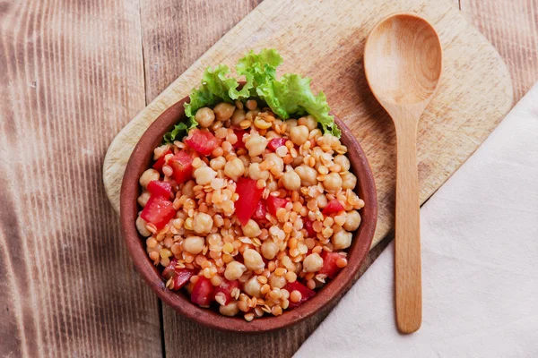 Garbanzo plato naranja lentejas y tomate —  Fotos de Stock